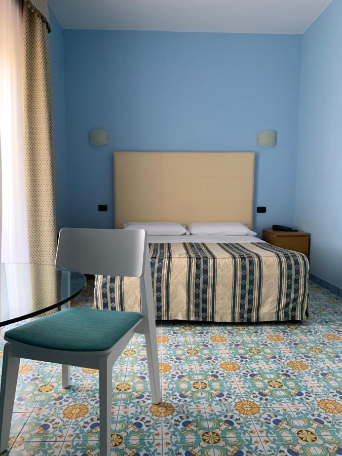 Hotel Paradiso Castellammare di Stabia Exterior photo
